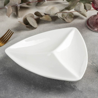 Менажница фарфоровая треугольная 3 ячейки Wilmax, 20&times;20 см, цвет белый