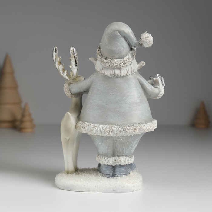 Сувенир полистоун "Дед Мороз в серой шубе с серым оленем" 10,5х6х15,5 см