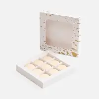 Набор из 9 пирожных макарон, в коробке с окошком Набор из 9 пирожных макарон, в коробке с окошком