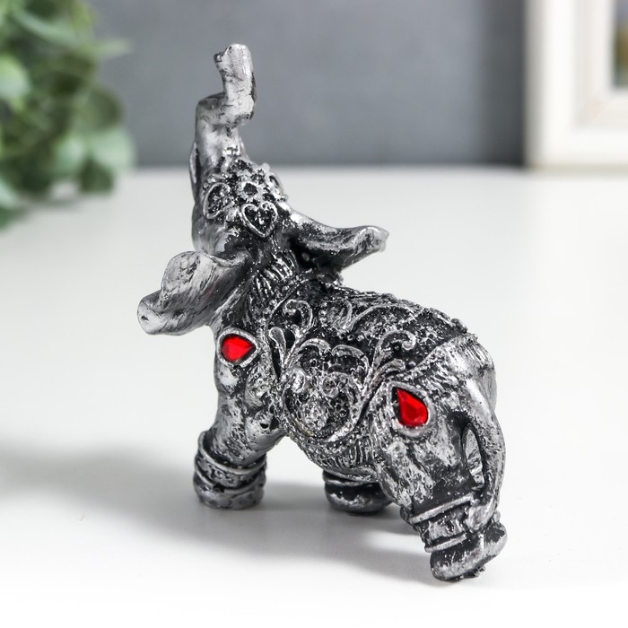 Сувенир полистоун "Серебристый слон в попоне с рубинами" 10х5х8 см