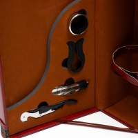 Шкатулка дерево, кожзам для 2 бутылок "Виноделие" 4 предмета красно-коричневый 35х12х20 см Шкатулка дерево, кожзам для 2 бутылок "Виноделие" 4 предмета красно-коричневый 35х12х20 см