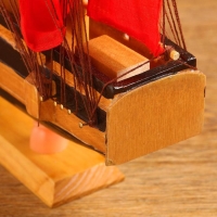 Корабль сувенирный средний &laquo;Ахиллес&raquo;, паруса красные, 39х44х7 см