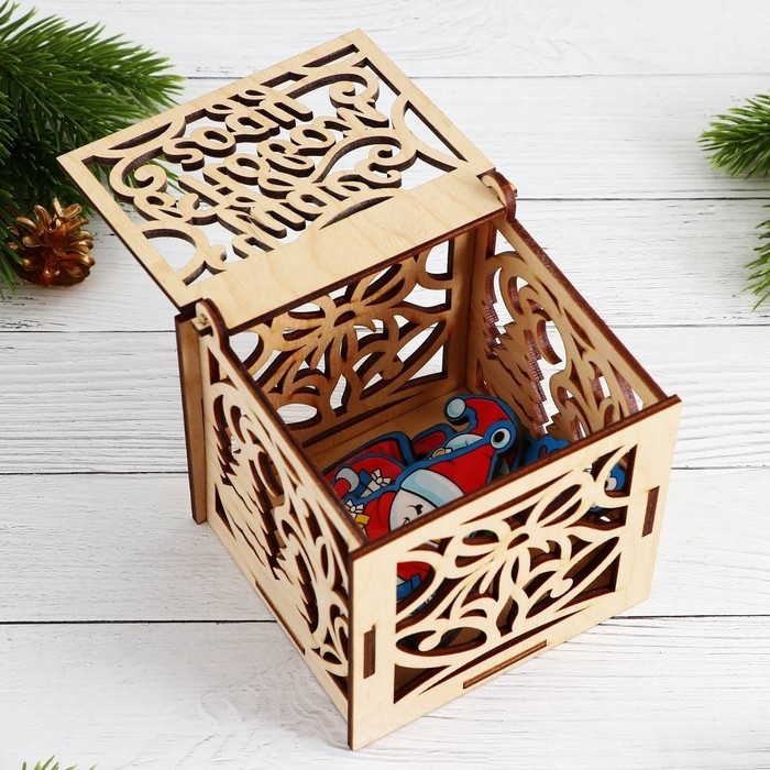 Ёлочные игрушки новогодние &laquo;Новый год: Цветные&raquo;, в деревянной коробке с гравировкой, 6 шт