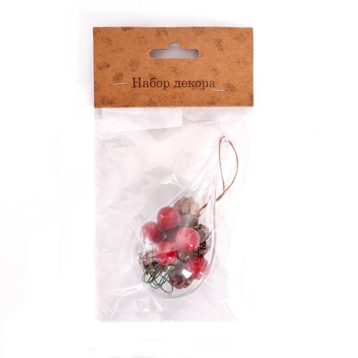 Новогодняя подвеска с природным декором &laquo;Капля с шишками&raquo;