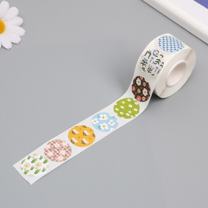 Наклейка бумага Наклейка бумага "Цветочная полянка" d=2,5 см 500 шт в рулоне 3х5х5 см