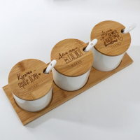 Набор банок керамических для хранения на деревянной подставке «Кухня - сердце дома», 3 шт, 250 мл, цвет белый Набор банок керамических для хранения на деревянной подставке «Кухня - сердце дома», 3 шт, 250 мл, цвет белый