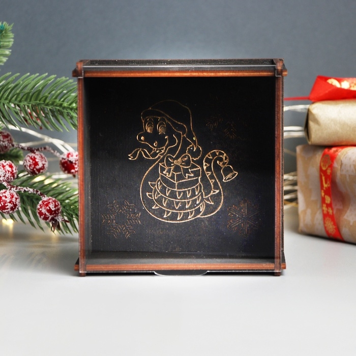 Новогодняя шкатулка Новогодняя шкатулка "Змейка с подарками" 6х12х12 см