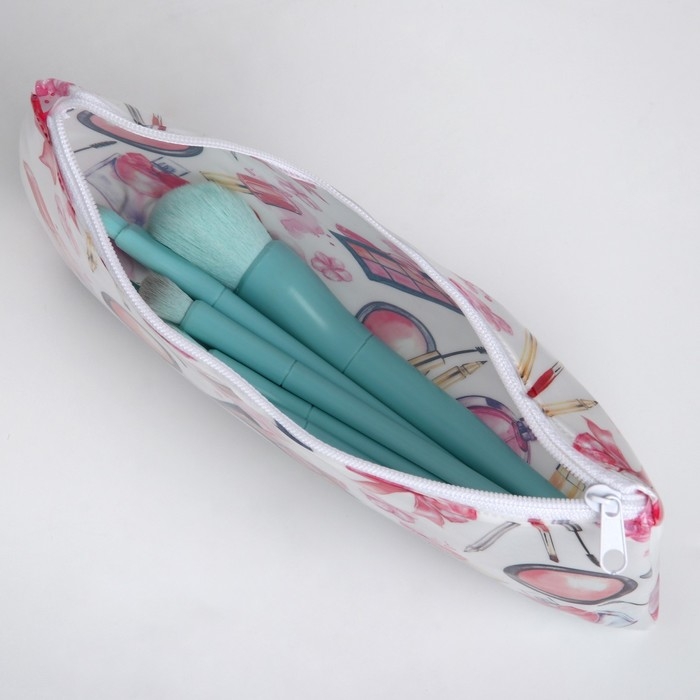 Косметичка-пенал PVC на молнии &laquo;Макияж&raquo;