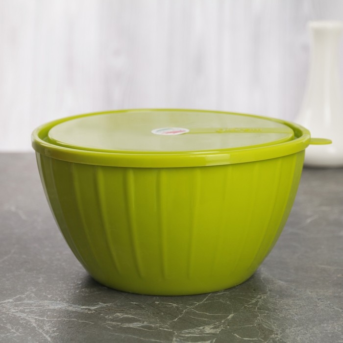 Салатник с крышкой &laquo;Fiesta&raquo;, 1,7 л, цвет МИКС