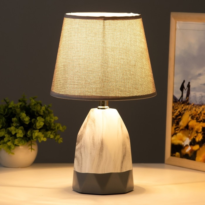 Настольная лампа "Адели" E14 40Вт белый-серый 21х21х34 см RISALUX