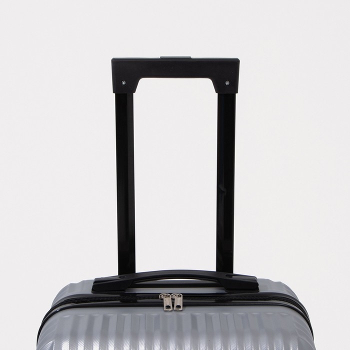 Чемодан малый 43 л (S), отдел на молнии, кодовый замок, цвет серебряный