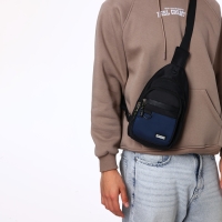 Сумка-слинг из текстиля, 3 наружных кармана, цвет синий Сумка-слинг из текстиля, 3 наружных кармана, цвет синий