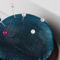 Игольница «Круг», на деревянной подложке, d = 7 см, цвет МИКС Игольница «Круг», на деревянной подложке, d = 7 см, цвет МИКС