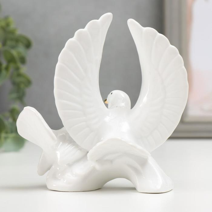 Сувенир под фарфор "Белые голуби" стразы 11,7х6х12,3 см