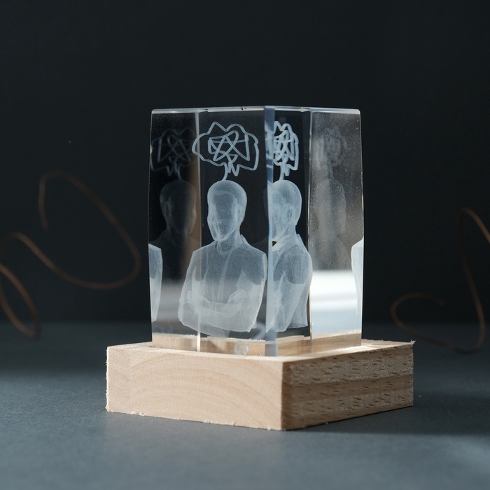 Сувенир стекло подсветка Сувенир стекло подсветка "Прямоугольник. Мыслитель" подставка дерево, USB 7х7х10