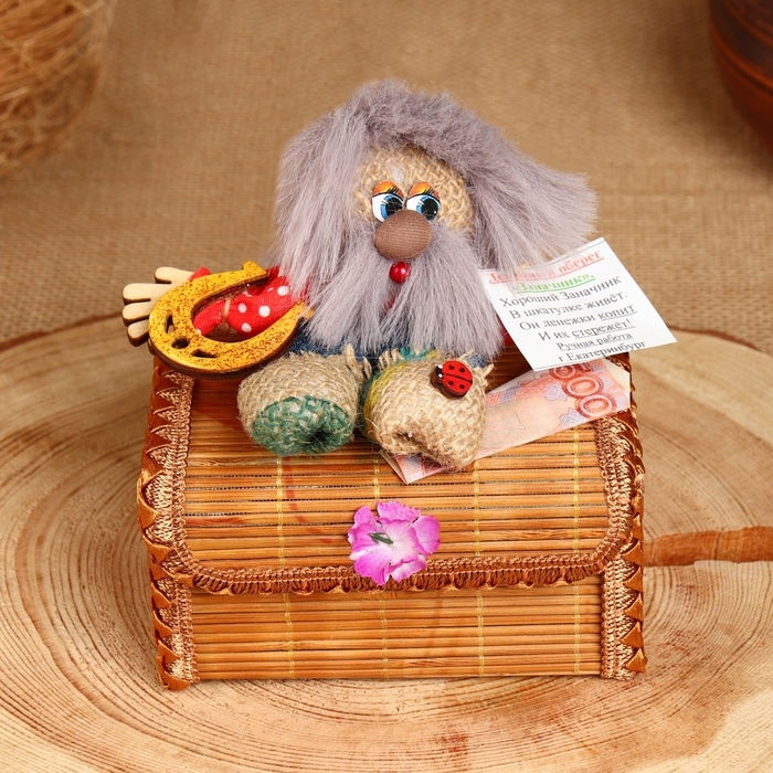 Оберег - шкатулка &laquo;Домовой&raquo;, на сундучке, 10х15х14 см, микс