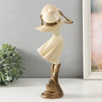 Сувенир полистоун "Девушка в широкополой шляпе. Ветер" песочная с бронзой 12,5х9,5х31 см