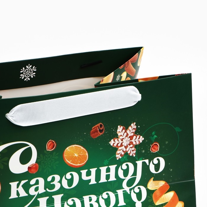 Пакет подарочный новогодний с широким дном &laquo;Новогодняя сказка&raquo;, 25 х 19 х 18 см, Новый год