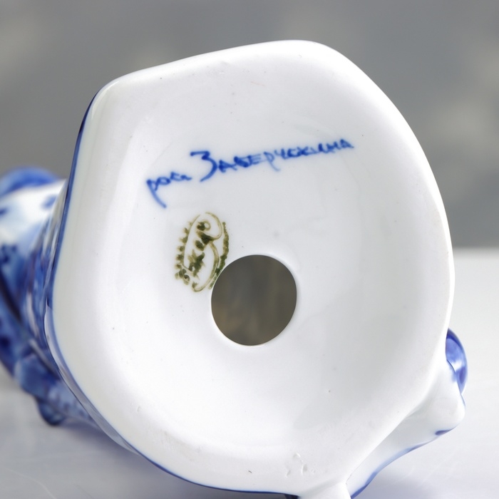 Сувенир &laquo;Дама с собачкой&raquo;, гжель