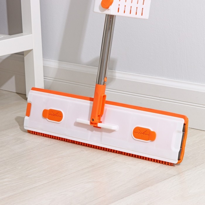 Швабра с отжимом, водосгоном и щёткой Raccoon, 2 насадки из микрофибры 50&times;11 см, стальная ручка 141 см