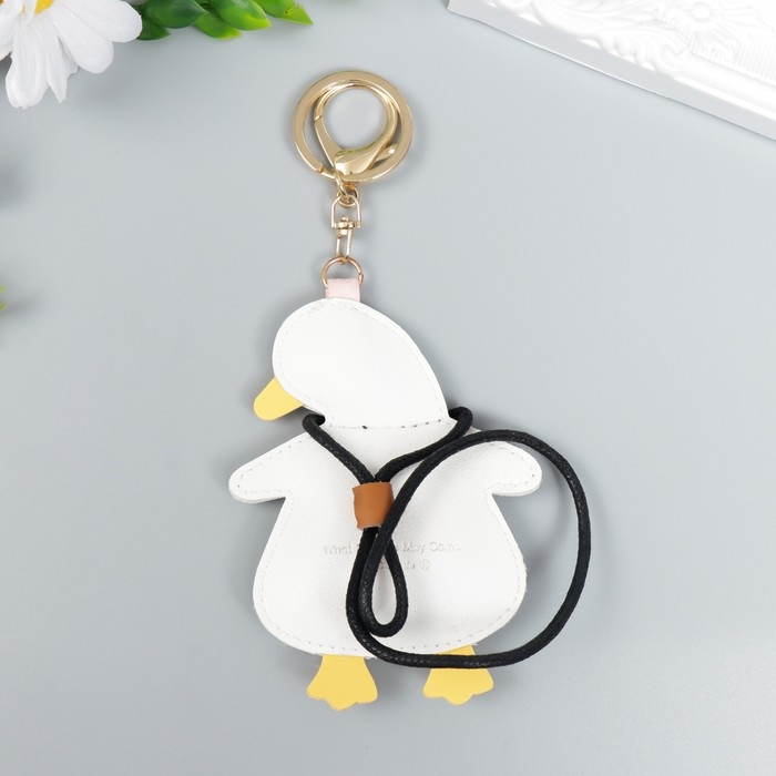 Брелок кожзам с карабином "Утёнок щурится" 10х7,6 см