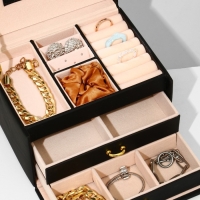 Подставка для украшений «Шкатулка» раздвижная с зеркалом, 17,5×14×13,5, цвет черный Подставка для украшений «Шкатулка» раздвижная с зеркалом, 17,5×14×13,5, цвет черный