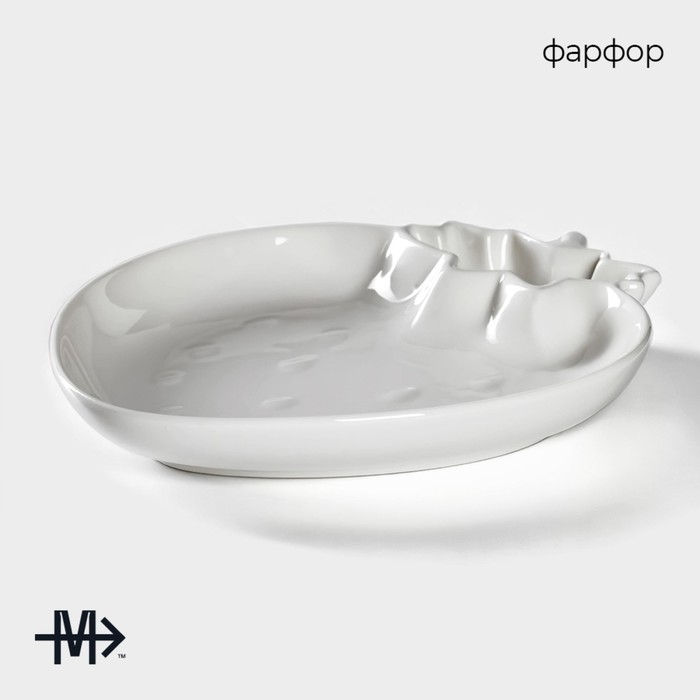 Блюдо фарфоровое с соусником Magistro &laquo;Клубника Бланш&raquo;, 20&times;17 см, цвет белый