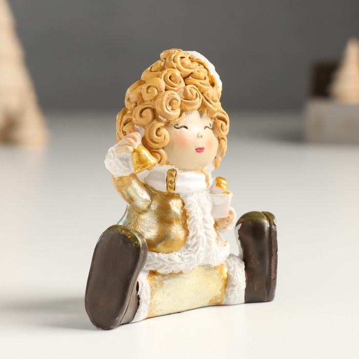 Сувенир полистоун Сувенир полистоун "Малышка в золотом кафтане и колпаке, сидит" МИКС 4х5,5х8 см