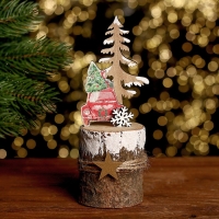 Новогодний декор &laquo;Новогоднее авто на пеньке&raquo; 7 &times; 7 &times; 17 см