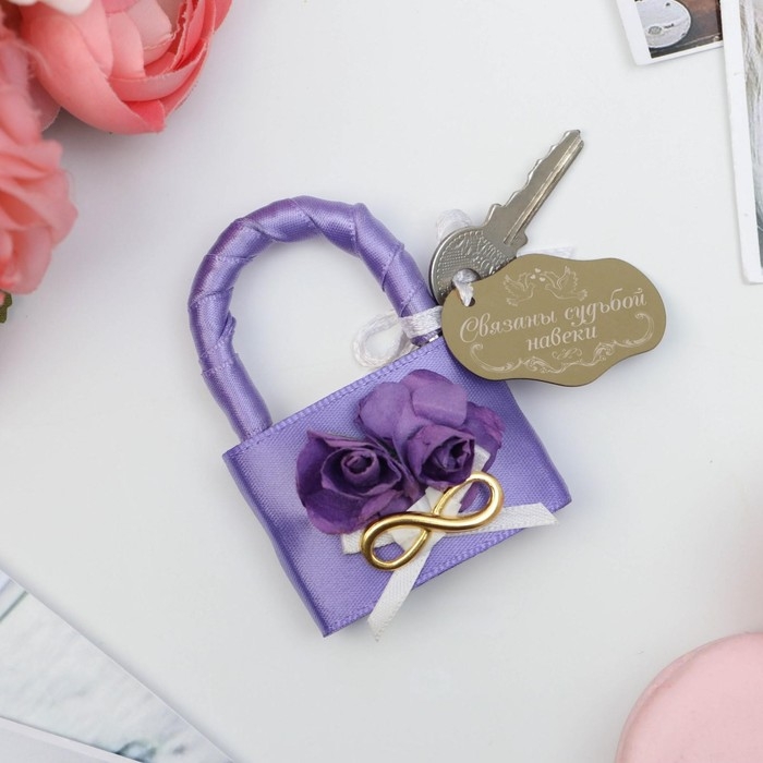 Замок свадебный с ключом &laquo;Связаны судьбой навеки&raquo;.