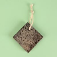 Натуральная пемза для педикюра, с подвесом, 8 &times; 8 см, в коробке, цвет коричневый