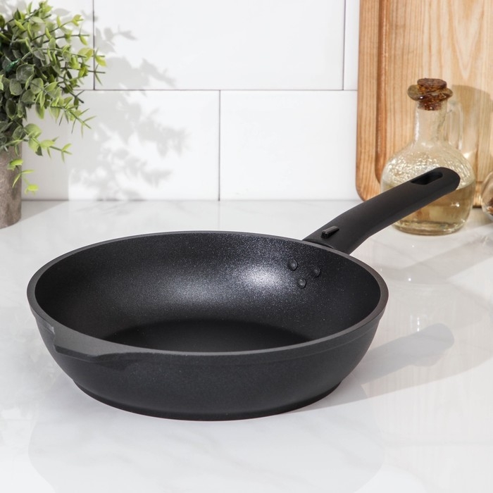 Сковорода «Традиция», d=24 см, съёмная ручка, антипригарное покрытие, цвет чёрный Сковорода «Традиция», d=24 см, съёмная ручка, антипригарное покрытие, цвет чёрный