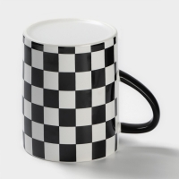 Кружка керамическая с ложкой «Абстракт», 400 мл, цвет чёрный и белый Кружка керамическая с ложкой «Абстракт», 400 мл, цвет чёрный и белый