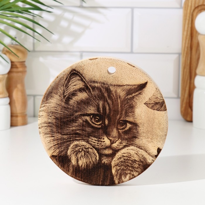 Доска из массива кедра &laquo;Кошка&raquo;, круглая, 18 &times; 18 см №187