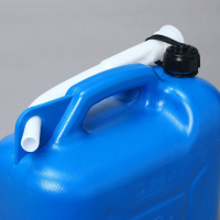 Канистра ГСМ «Звезда», 10 л, с заливным устройством, крышка МИКС Канистра ГСМ «Звезда», 10 л, с заливным устройством, крышка МИКС