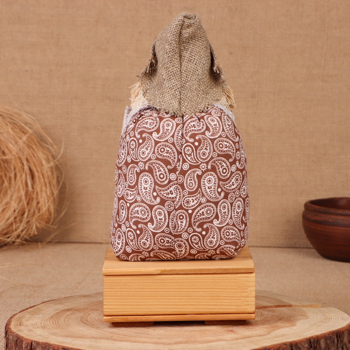 Домовой "Афанасий с купюрой", на сундуке, 28х15х12 см