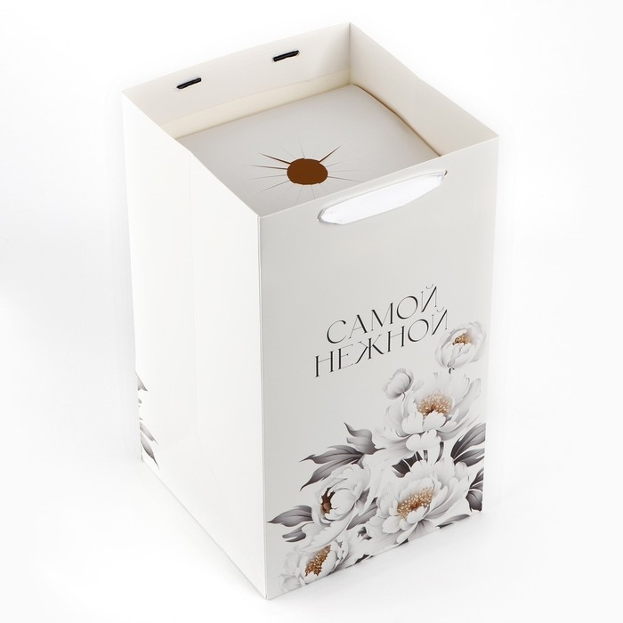 Переноска для цветов с вкладышем для фиксации, «Самой нежной», белый, 35 х 20 х 20 см Переноска для цветов с вкладышем для фиксации, «Самой нежной», белый, 35 х 20 х 20 см