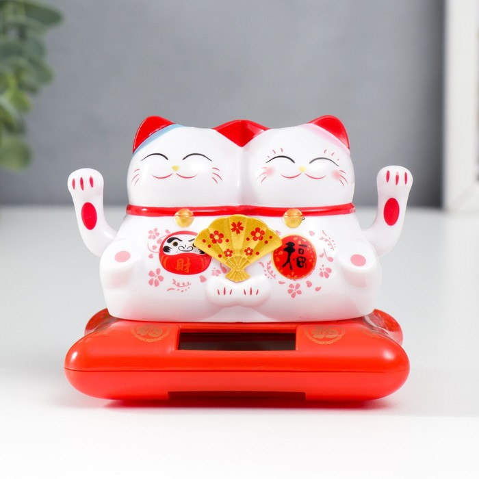 Маятник пластик от солнечной батареи "Два кота Манэки-нэко с веером" 6,5х8,5х5,5 см