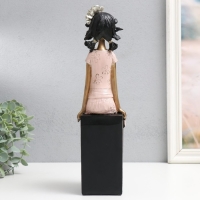 Сувенир полистоун "Девочка на кубе, с цветком в волосах" бело-золотой 9,5х12х34 см Сувенир полистоун "Девочка на кубе, с цветком в волосах" бело-золотой 9,5х12х34 см