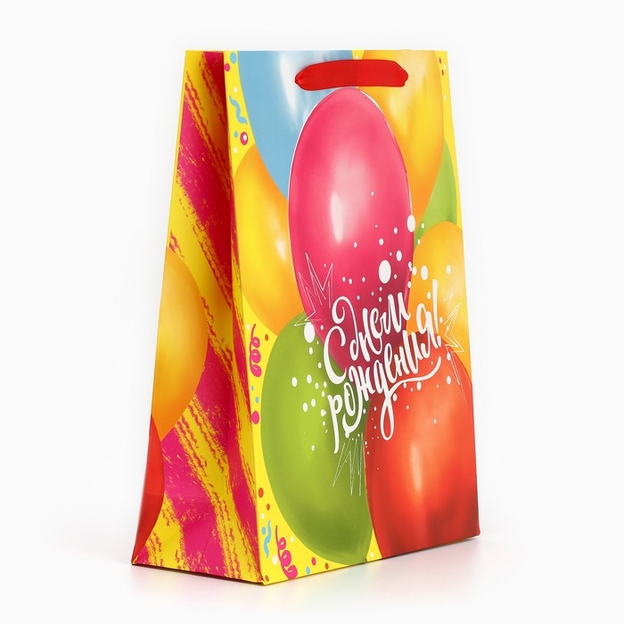 Пакет подарочный ламинированный вертикальный, упаковка, &laquo;В твой день рождения&raquo;, M 25.5 х 30 х 9 см