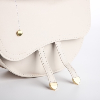 Сумка женская седло на плечо, отдел на молнии, 21х16,5х6,5 см, цвет белый Сумка женская седло на плечо, отдел на молнии, 21х16,5х6,5 см, цвет белый