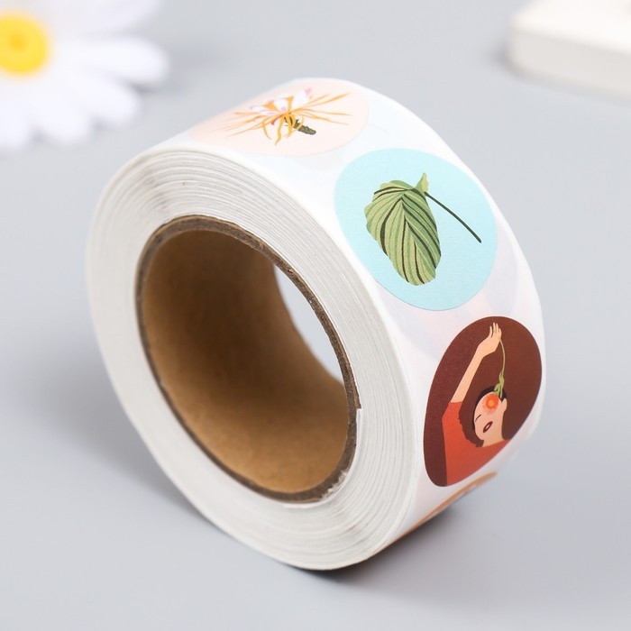 Наклейка бумага Наклейка бумага "Девушки с цветами" d=2,5 см 500 шт в рулоне 3х6,5х6,5 см