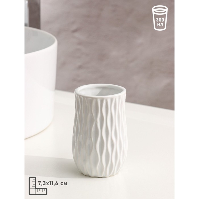 Набор аксессуаров для ванной комнаты Доляна &laquo;Течение&raquo;, 4 предмета (дозатор 350 мл, мыльница, два стакана 300 мл), цвет белый