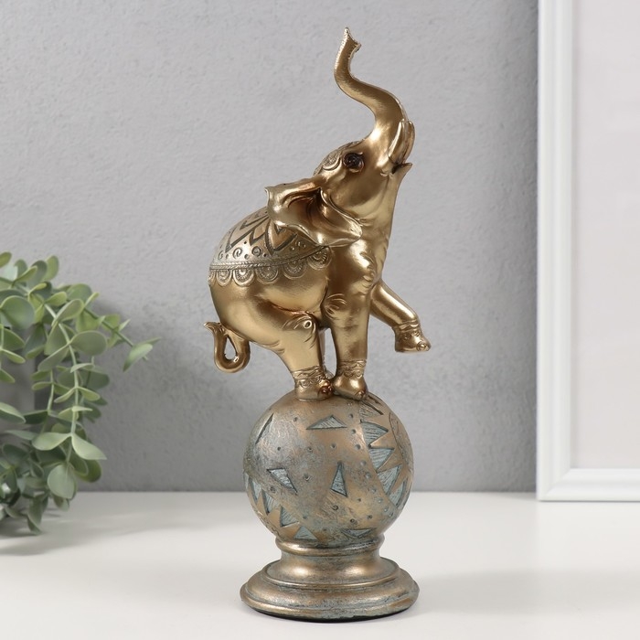 Сувенир полистоун "Слон на шаре с узорами" бронза с патиной 9,5х8х25,5 см