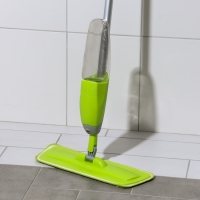 Швабра для мытья пола с распылителем Доляна, насадка из микрофибры 40&times;14 см, металлическая ручка 125 см, цвет МИКС