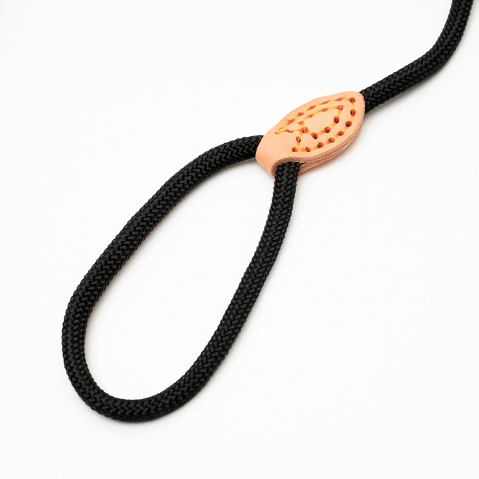 Поводок-удавка 150 см х 6 мм, полиэстер и натуральная кожа, чёрный Поводок-удавка 150 см х 6 мм, полиэстер и натуральная кожа, чёрный