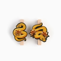 Новогодний магниты-прищепки &laquo;Новый год: Волшебных моментов черное золото&raquo;, 7 х 12,7 х 1,5 см