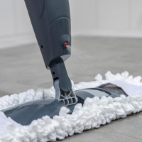 Швабра для мытья пола с распылителем Доляна, насадка из микрофибры 40&times;10 см, металлическая ручка 124 см, цвет МИКС