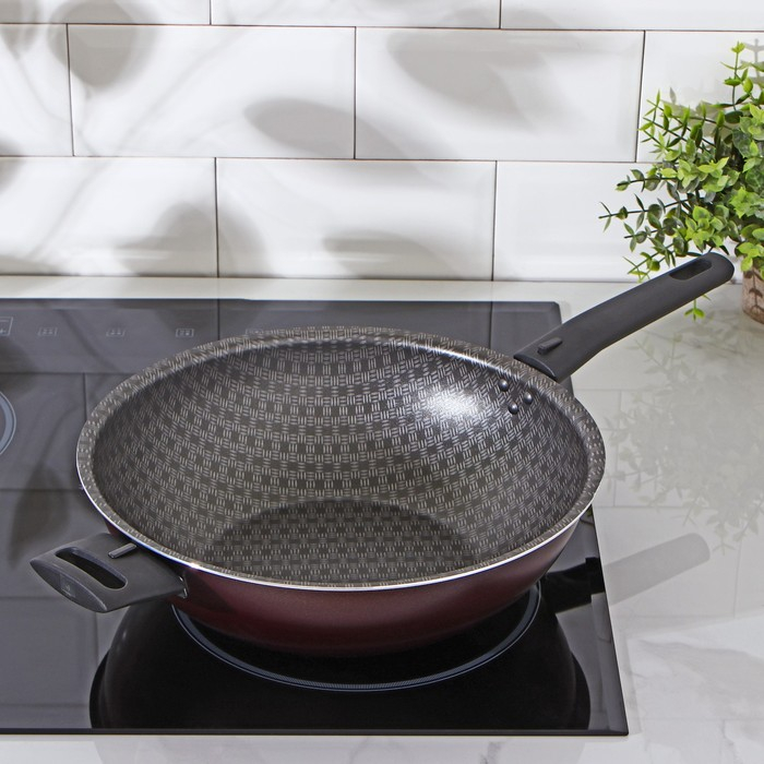 Сковорода ВОК «Хозяюшка», d=28 см, с 2 ручками, антипригарное покрытие, цвет бордовый Сковорода ВОК «Хозяюшка», d=28 см, с 2 ручками, антипригарное покрытие, цвет бордовый