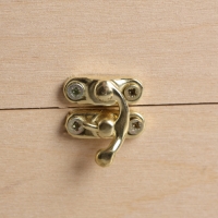 Подарочный ящик 34×21.5×10 см деревянный, с закрывающейся крышкой, с ручкой Подарочный ящик 34×21.5×10 см деревянный, с закрывающейся крышкой, с ручкой